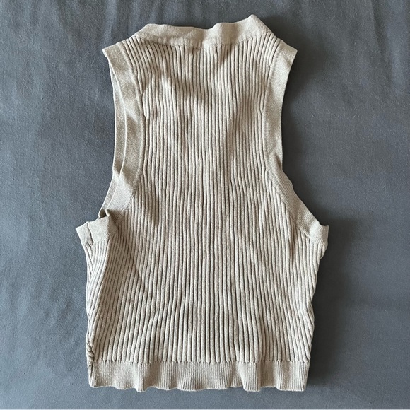 Garage Crop Muscle Tank - Picture 4 of 5